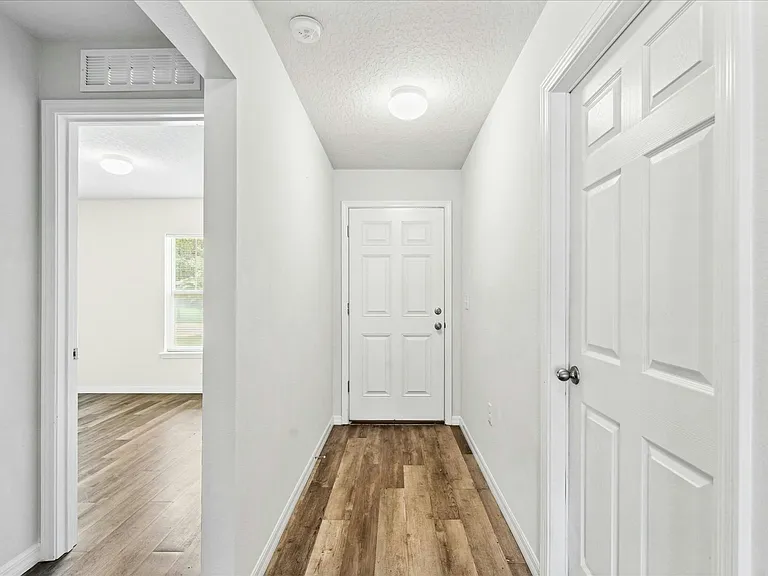 29 Lloshire Path #A — Photo 8