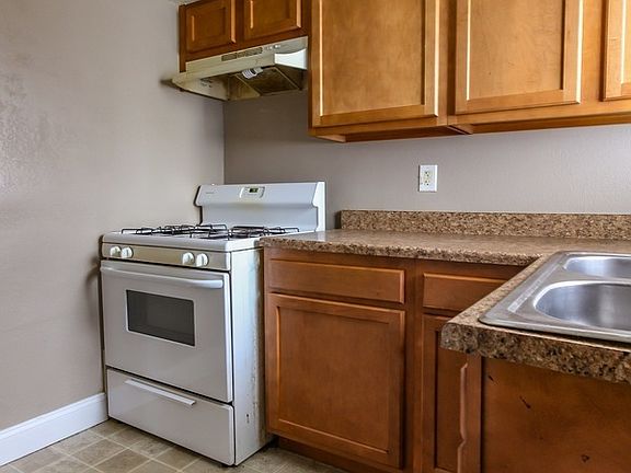 4th image of 7432 Chandler Ave