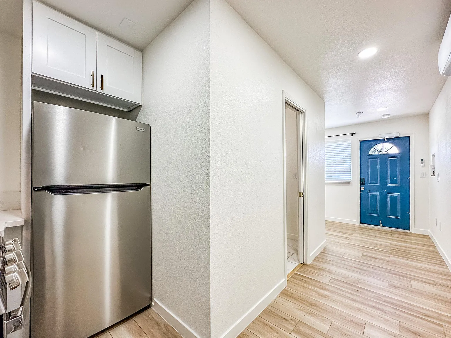 Studio, 200 sqft, $1,425 — Photo 3