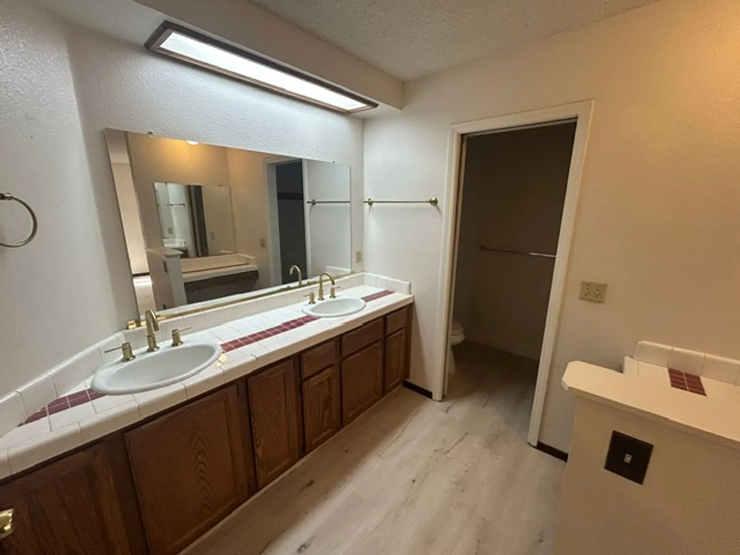 Desireable SW area — Photo 4