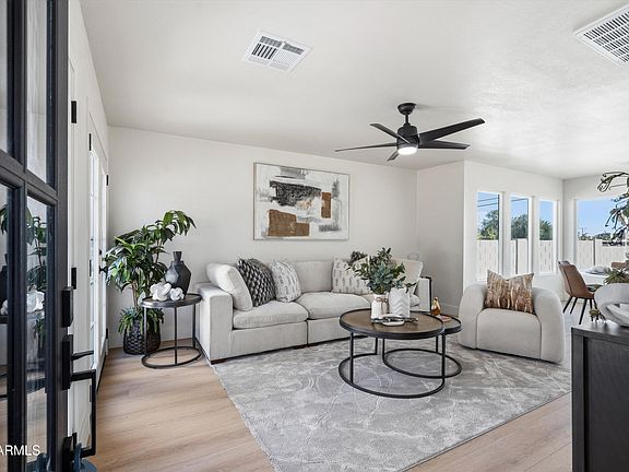 3rd image of 1541 E LAS PALMARITAS Drive