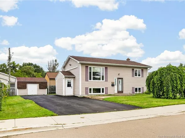 135 Virginia Ave, Dieppe, NB E1A 5N3