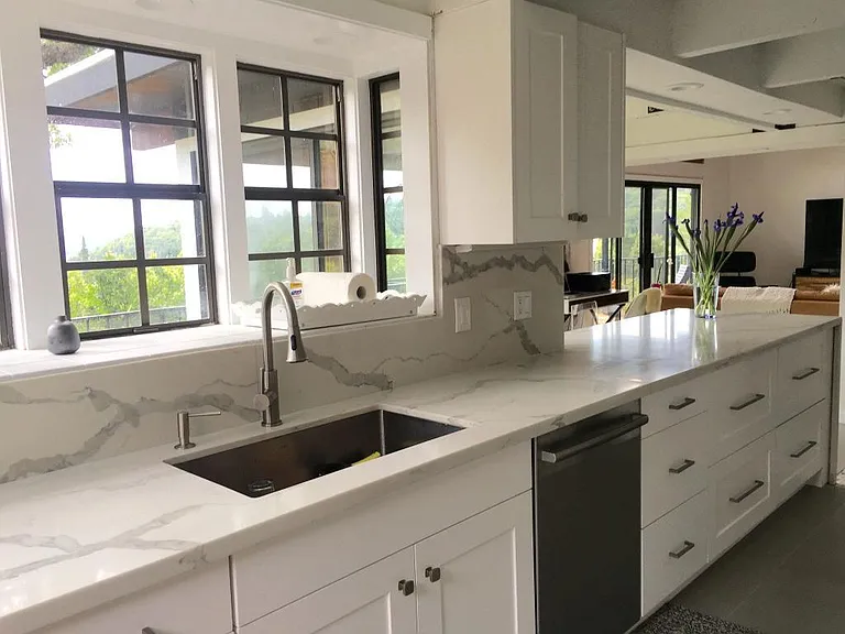 quartz countertops with waterfall. High end appliances: Viking fridge, Bosch dishwasher, 6 burner thermador range, share insight pro built in