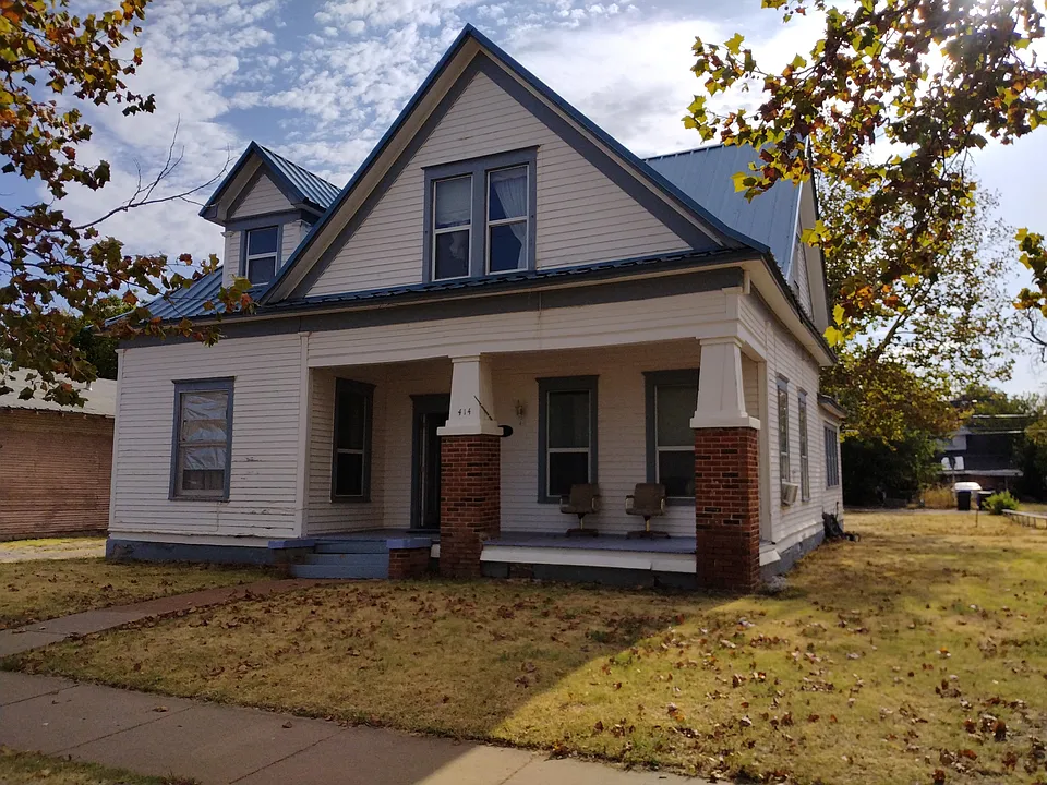 414 N Main St