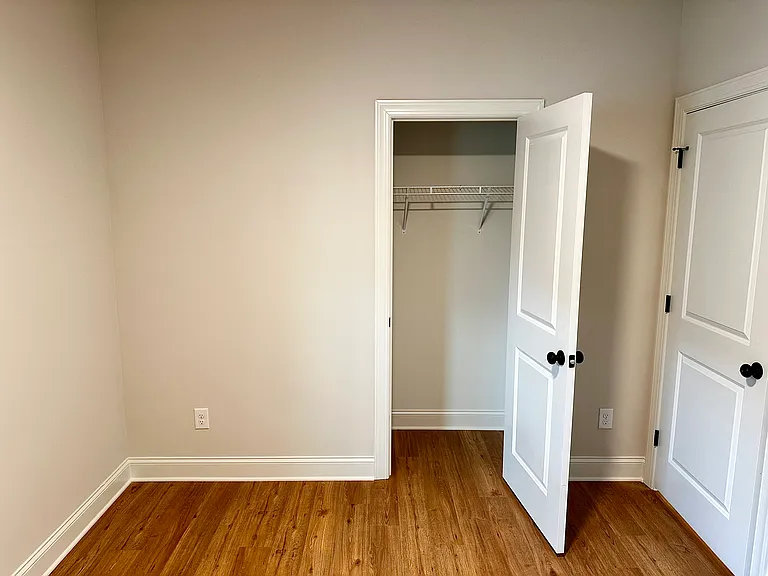 521 N Linwood Ave — Photo 36