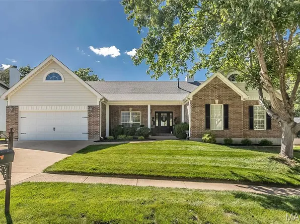 573 Castle Ridge Dr, Ballwin, MO 63021