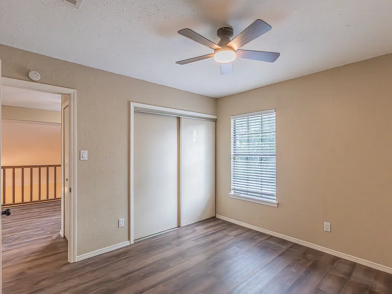 5203 Sutton Ct — Photo 30