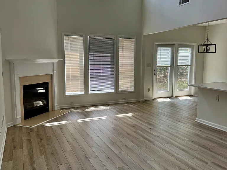 547 Bridgeton Cv — Photo 2