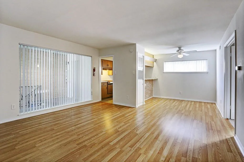 1 bed, 1.0 bath, 600 sqft, $1,195 — Photo 2