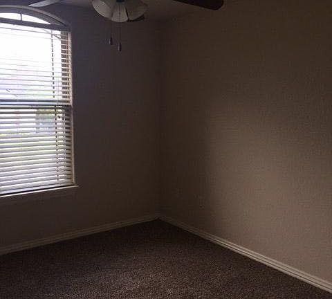 5th image of 105 NE Larkspur Ln