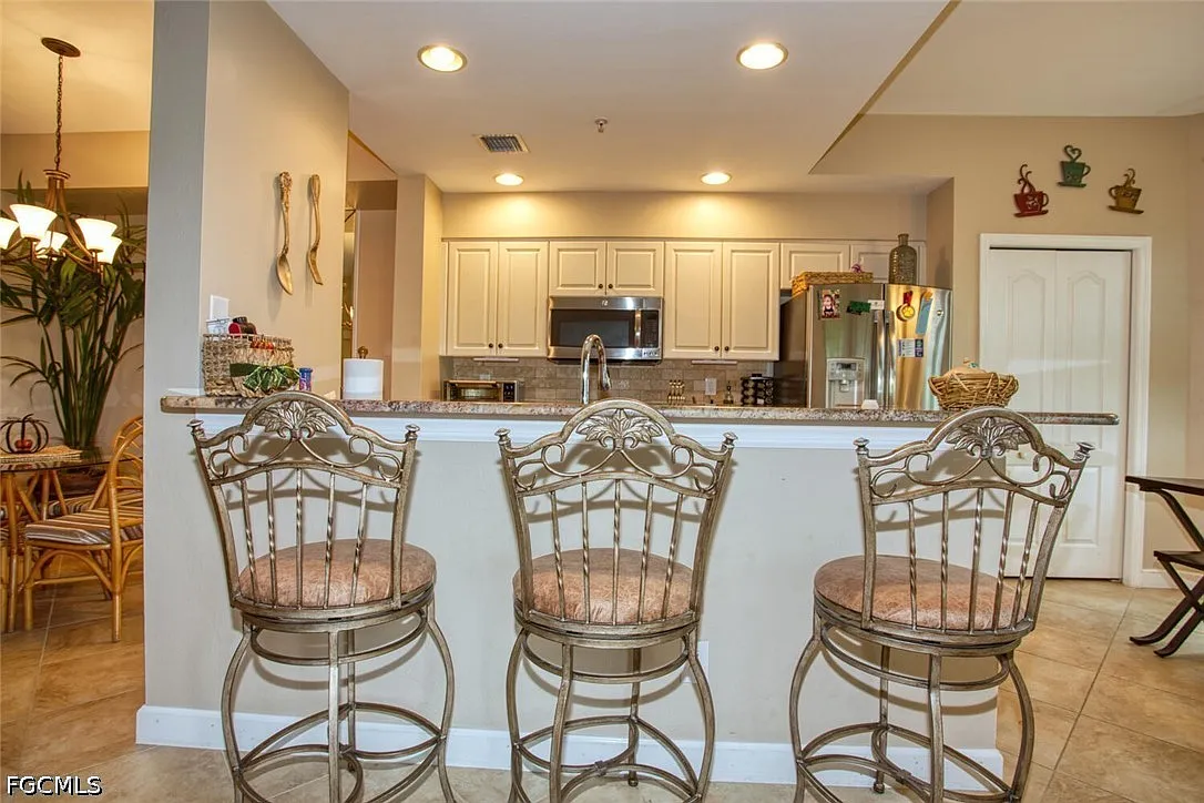 2 bed, 2.0 bath, 1149 sqft, $5,500 — Photo 4