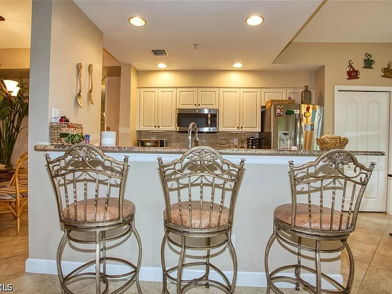 8076 Queen Palm Ln #416 — Photo 4