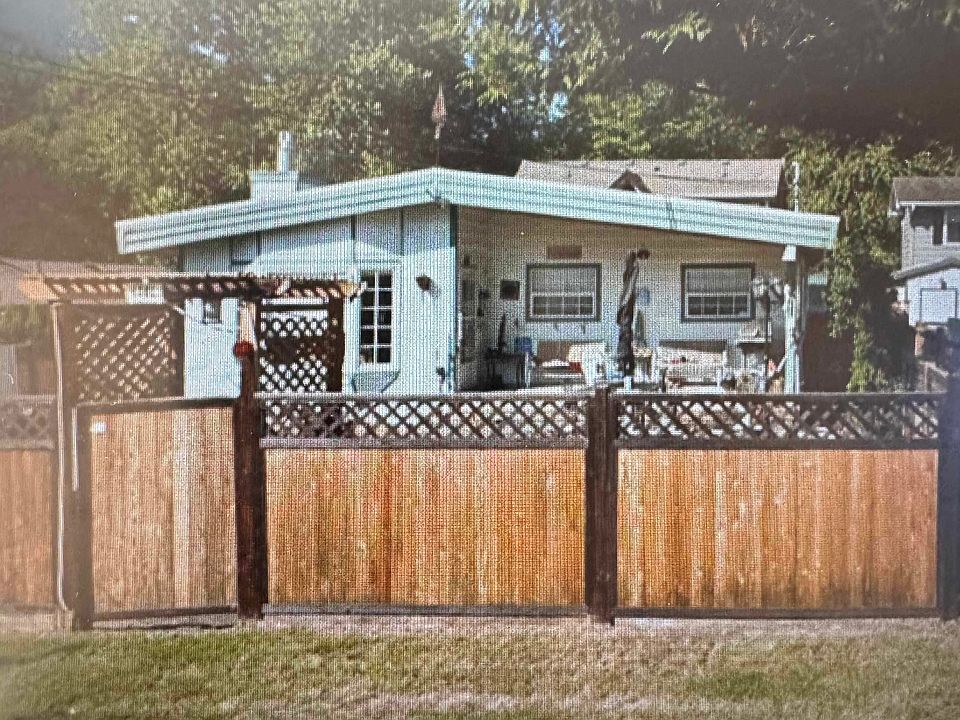 1st image of 1809 Carol Rd