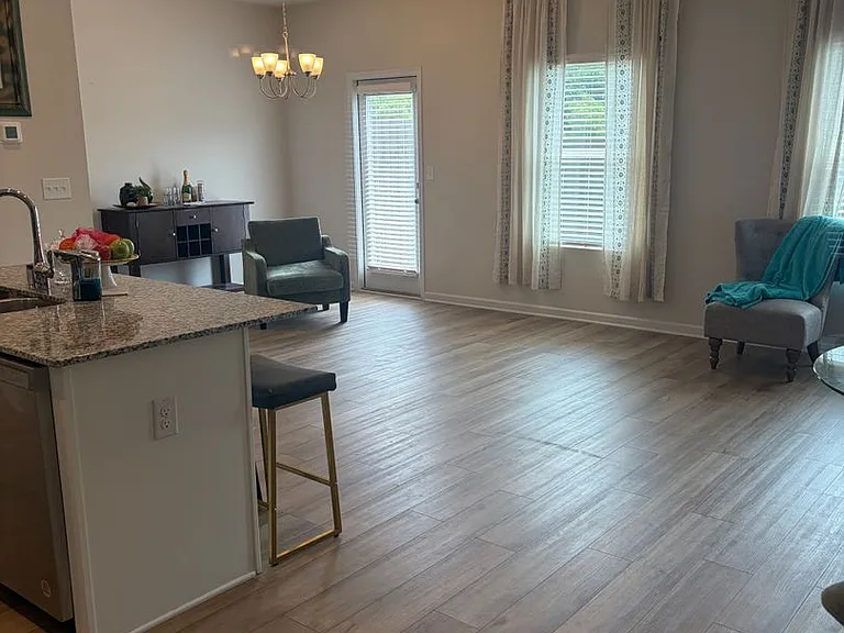 1173 Westhampton Way — Photo 4