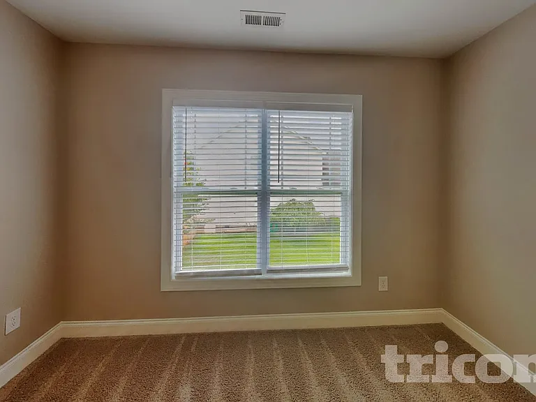 70 Hilldebrant Dr — Photo 12
