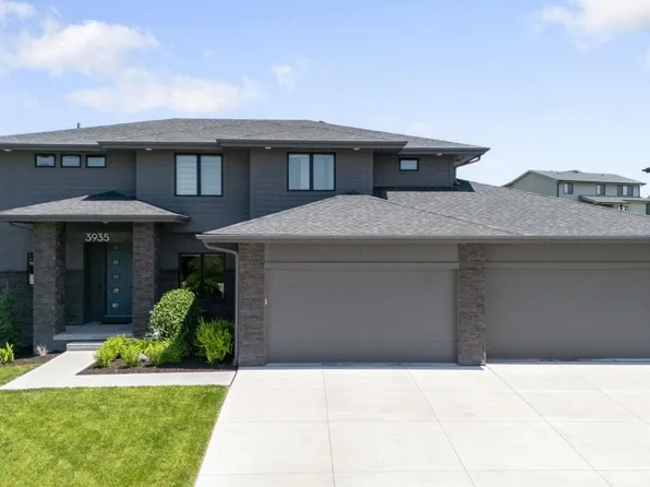 3935 S 208th St, Elkhorn, NE 68022