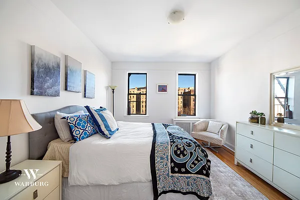 Sold by Warburg | media 3