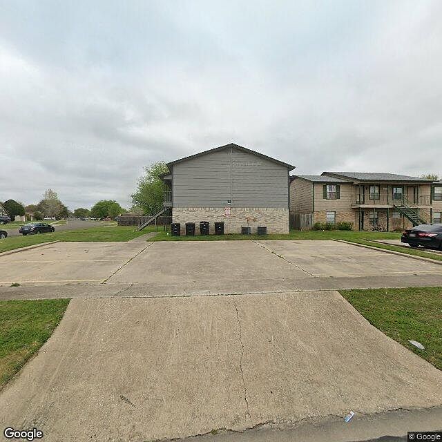 1st image of 1606 Cedarhill Dr APT A