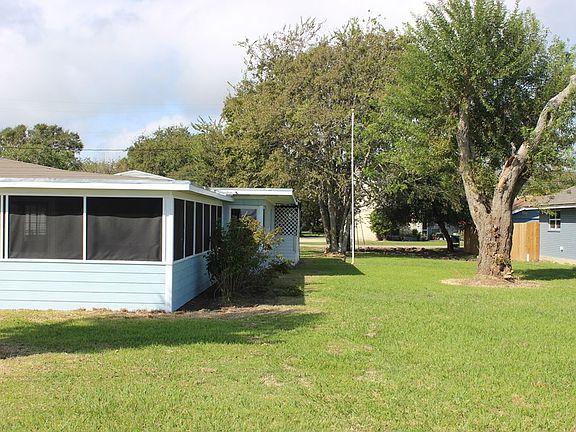 3rd image of 1807 E Bayshore Dr