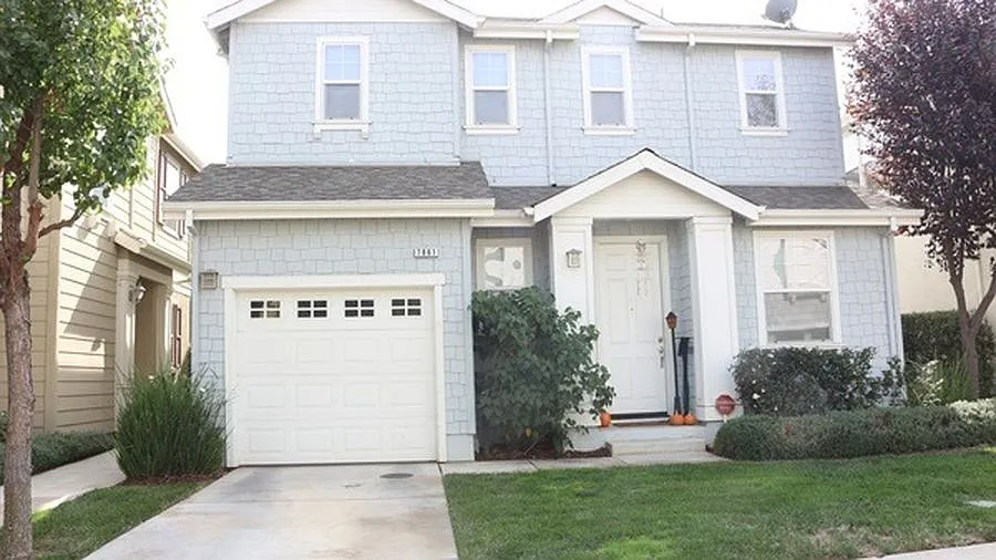 Lovely 3BR 2.5BA Home in great Gilroy Community — Photo 2