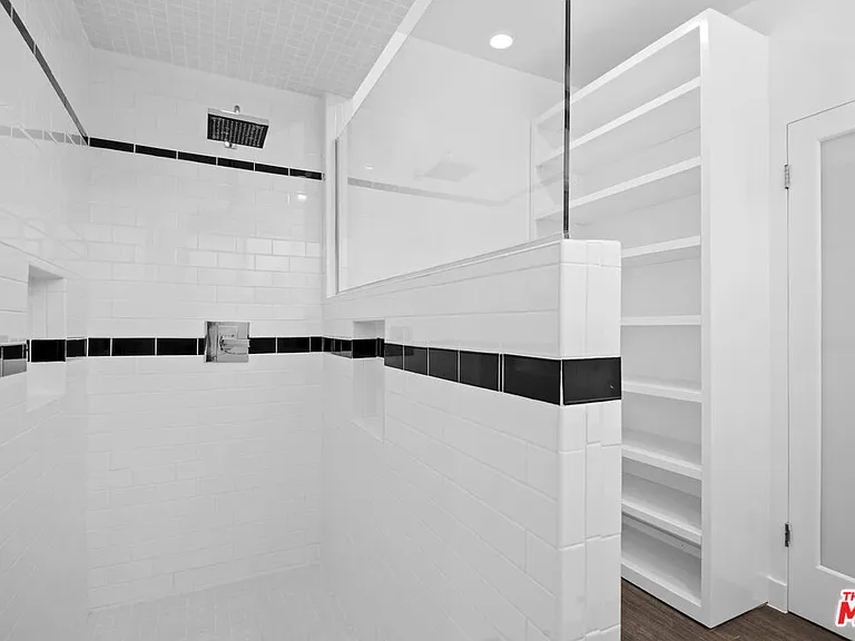 11770 Chenault St — Photo 15