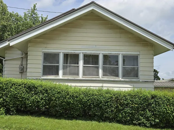 500 E 1st St, Leon, IA 50144
