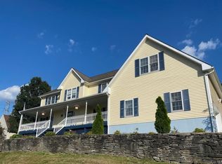 26 Valerie Dr, Pleasant Valley, NY 12569