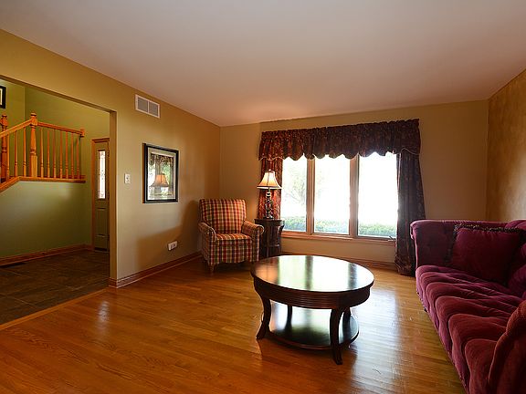 Living Room/Foyer