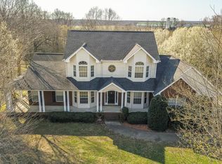 1029 Ridglea Dr, Burns, TN 37029