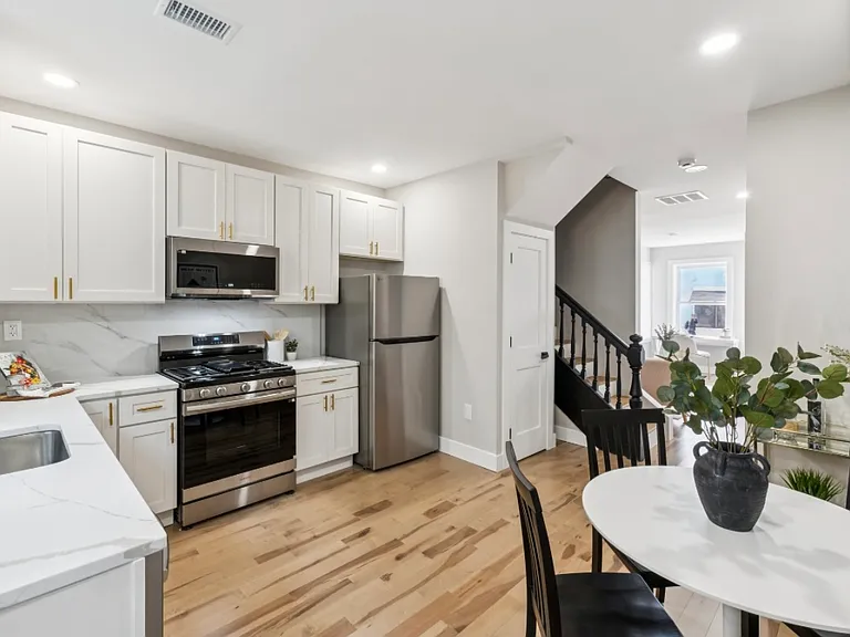 344 Elm St NW — Photo 5
