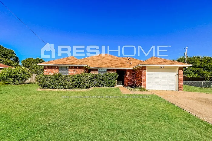 209 Madre Cir — Photo 1