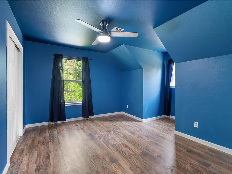 293 Commodore Dr — Photo 25