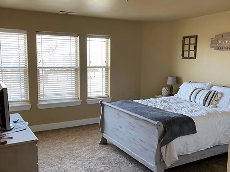 1675 NW Hemlock Ave — Photo 19