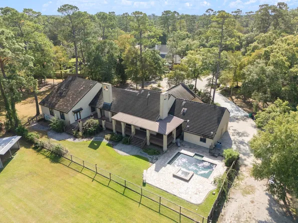 4 Del Oro Ct, Baytown, TX 77521