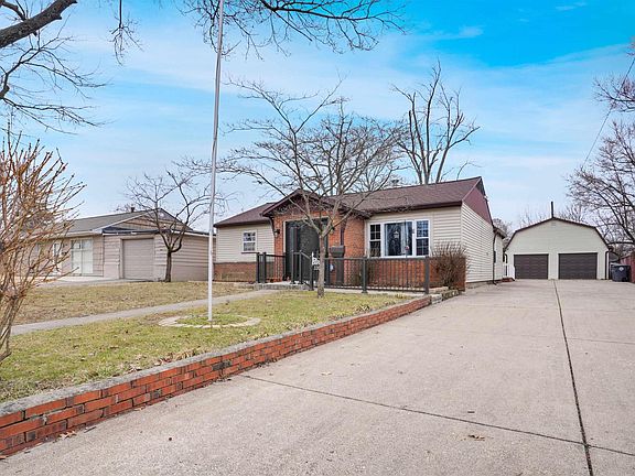 3rd image of 3308 Sheridan Rd