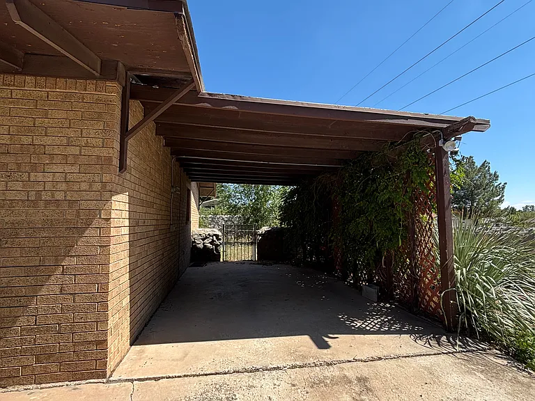 950 Glendale Dr — Photo 5