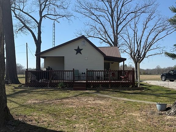 2nd image of 1140 Race Track Rd