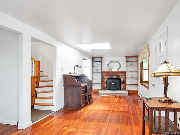5th image of 68 Wolcott Ave