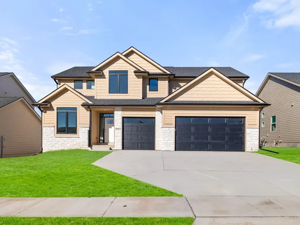 4660 177th St, Urbandale, IA 50323