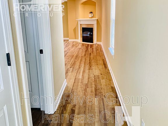 3rd image of 801 SW Imperial Ln