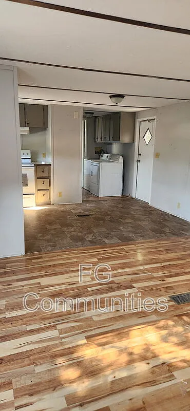 2 bed, 1.0 bath, $995 — Photo 3