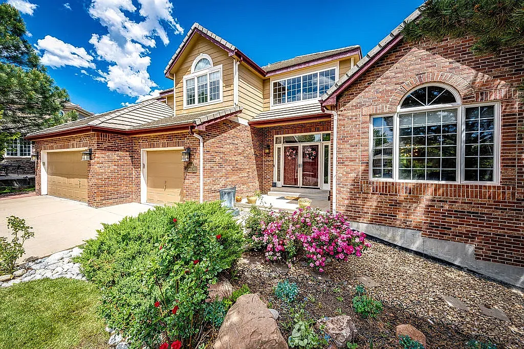 5 bed, 6398 sqft, $5,980 — Photo 1