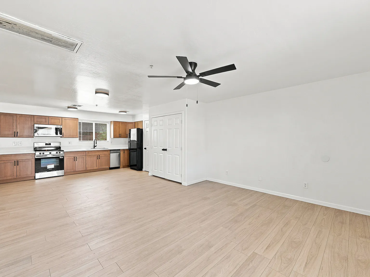 2 bed, 868 sqft, $1,395 — Photo 3