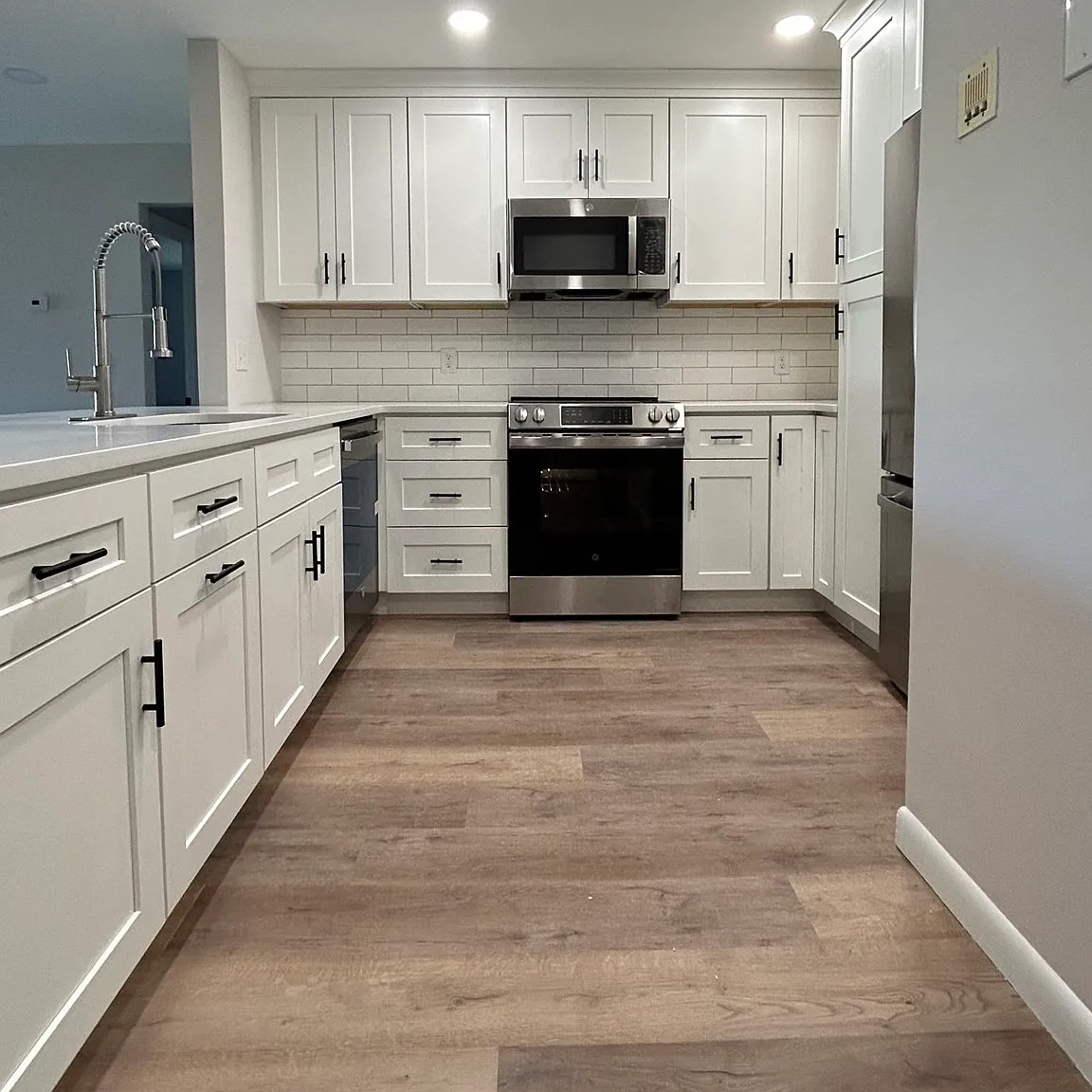 2 bed, 812 sqft, $2,050 — Photo 3