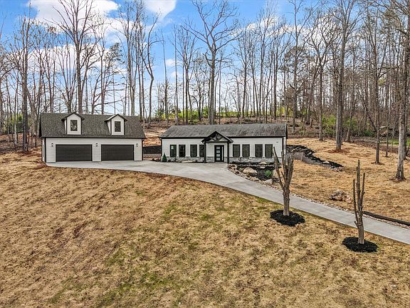 3rd image of 710 Knight Rd