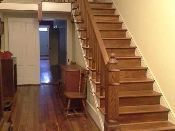 Staircase to game rm & 2 BRs