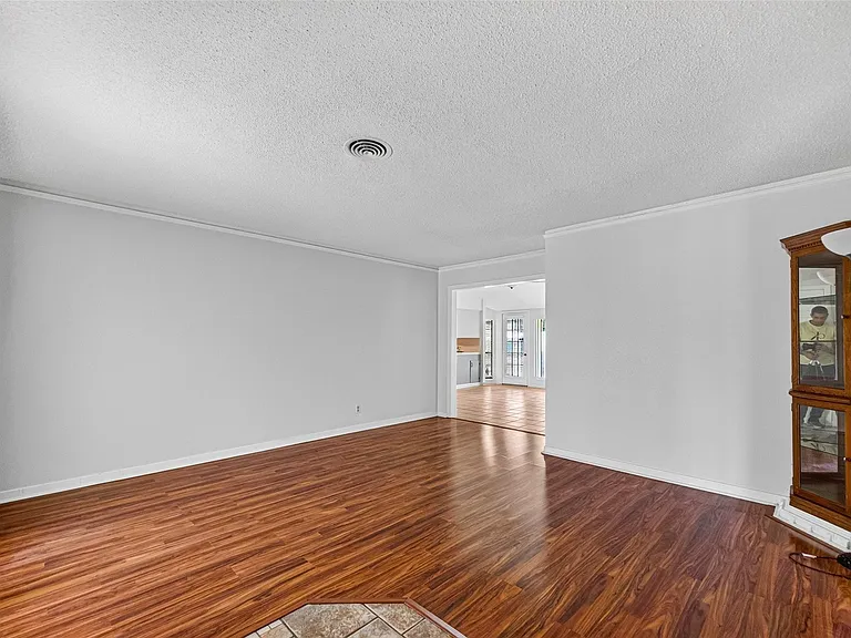 5114 Beechnut St — Photo 6