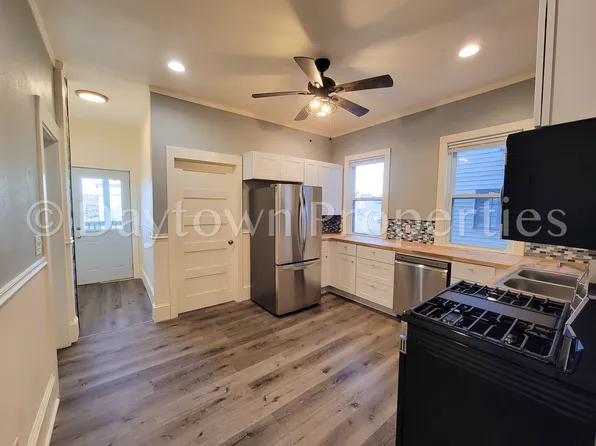 1036 N 21st St, Milwaukee, WI 53233