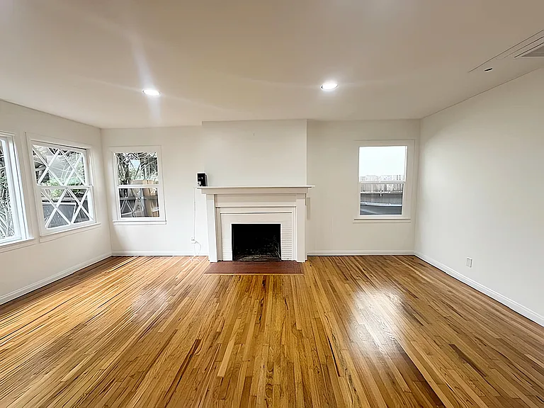 2416 Boone Ave — Photo 2