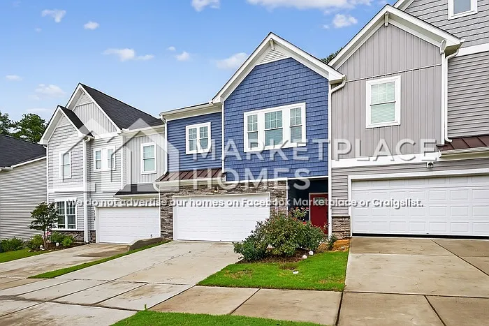 3 bed, 2.5 bath, 2005 sqft, $2,177 — Photo 2